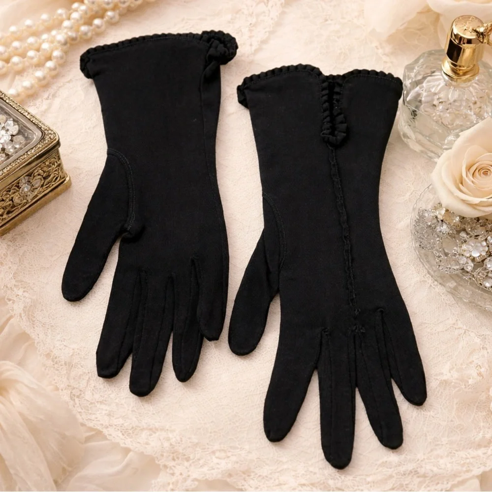 Tamora Black Women's Gloves Scalloped Edge 100% Nylon Gloves Sz 6.5 USA Vintage